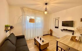 Clos Pasteur Modern For 4 People